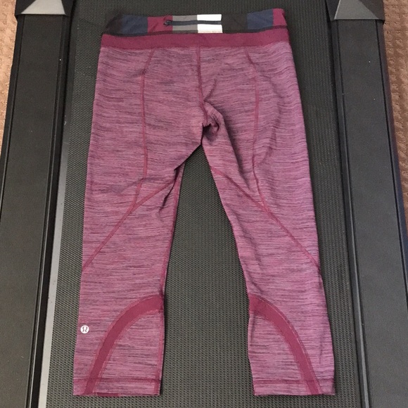 ⭐️2 for 35⭐️ Lululemon crop capris - Picture 9 of 11